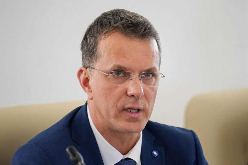 Nu se discută despre armată obligatorie