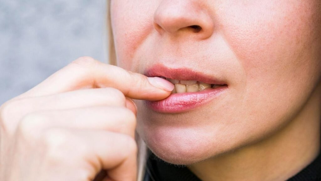 Prețurile mari îi fac pe români restanţieri la igiena orală. 7 din 10 consideră serviciile prea scumpe