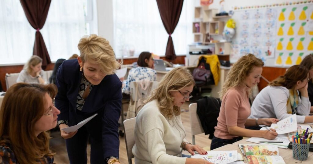 Program inovator pentru literație: 100 de învățători își dezvoltă competențele digitale și pedagogice