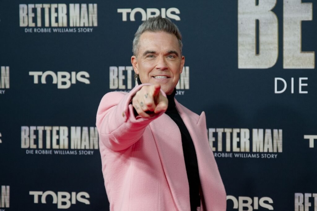Robbie Williams dezvăluie că suferă de sindromul Tourette (Video) Robbie Williams dezvăluie că suferă de sindromul Tourette (Video)