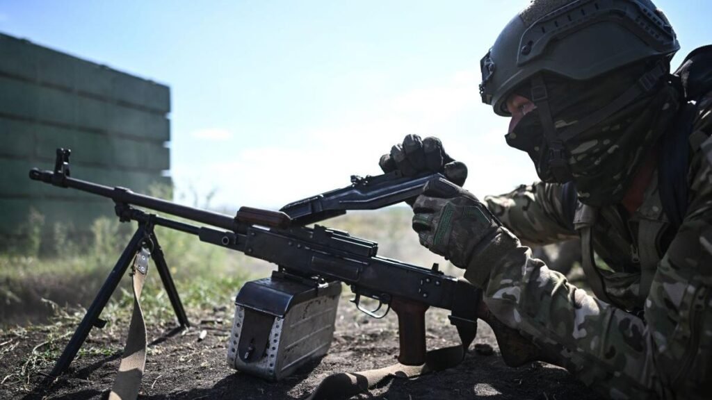 Românii între 18 și 35 de ani vor putea face stagiu militar voluntar Românii între 18 și 35 de ani vor putea face stagiu militar voluntar