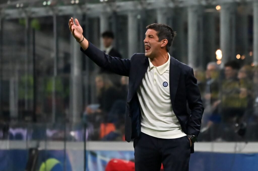 Tensiune la Inter, deși echipa lui Chivu merge ceas. Una dintre vedete, supărată pe antrenorul român: „A dat cu pumnul în minge” Tensiune la Inter, deși echipa lui Chivu merge ceas. Una dintre vedete, supărată pe antrenorul român: „A dat cu pumnul în minge”