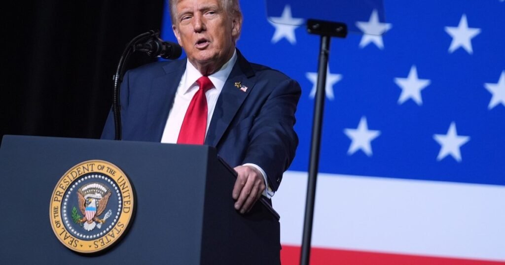 Trump participă la celebrarea Marinei SUA în plin blocaj guvernamental. „Spectacolul trebuie să continue”