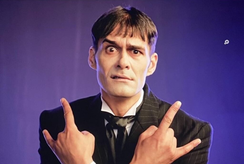 Un actor din serialul Wednesday candidează la Primăria București