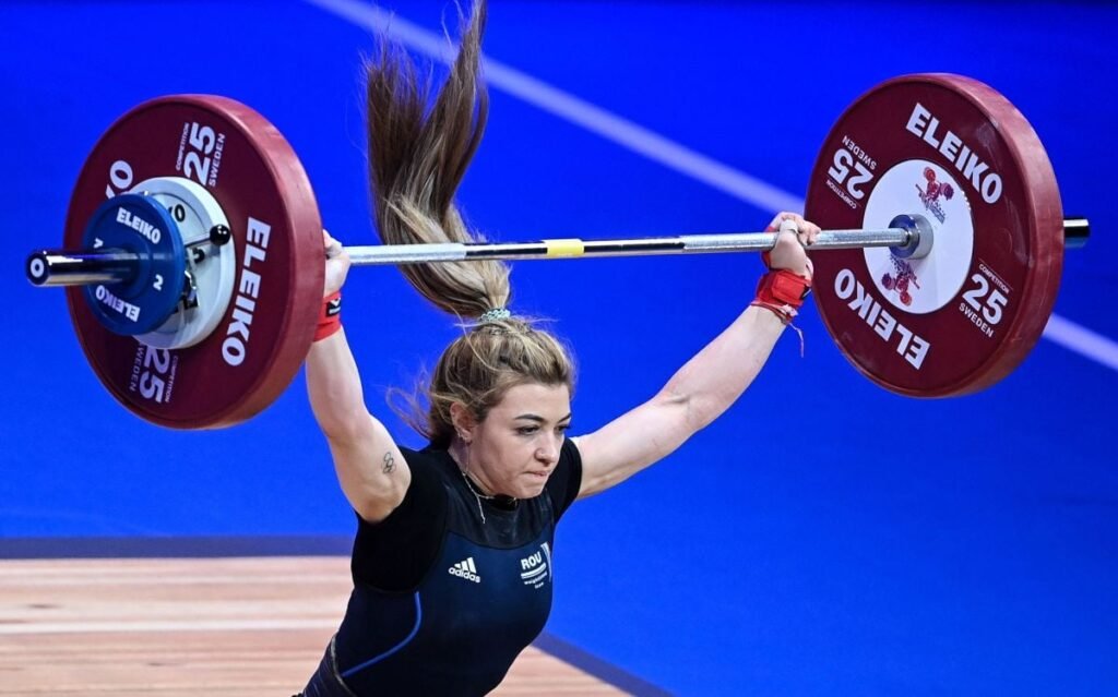 Mihaela Cambei concurează în cadrul competiției feminine de 49 kg la Campionatele Europene de Haltere de la Moscova, Rusia, aprilie 2021