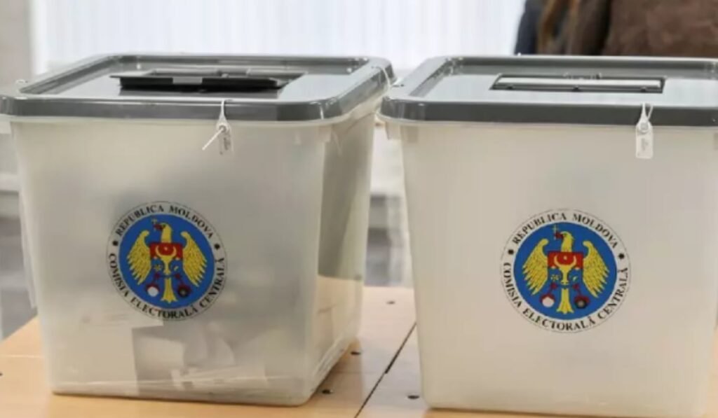 Două urne de vot la o secție de votare din Republica Moldova.