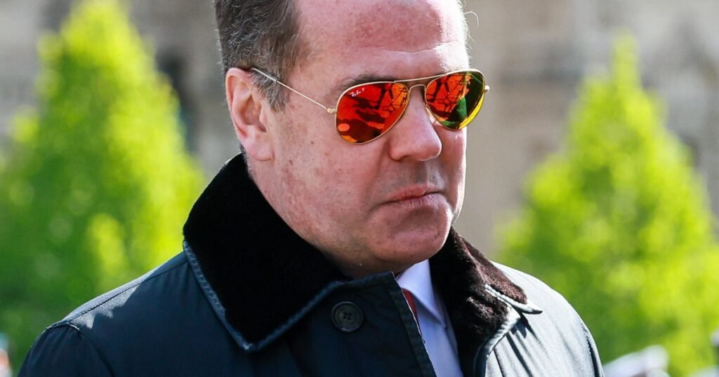 „Calm Down”. Elanul nuclear al lui Medvedev, temperat de ministrul belgian al Apărării pe ritmurile Selenei Gomez