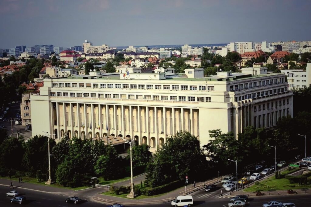 „legile sunt pentru fraieri, iar cine are putere găsește mereu portițe”