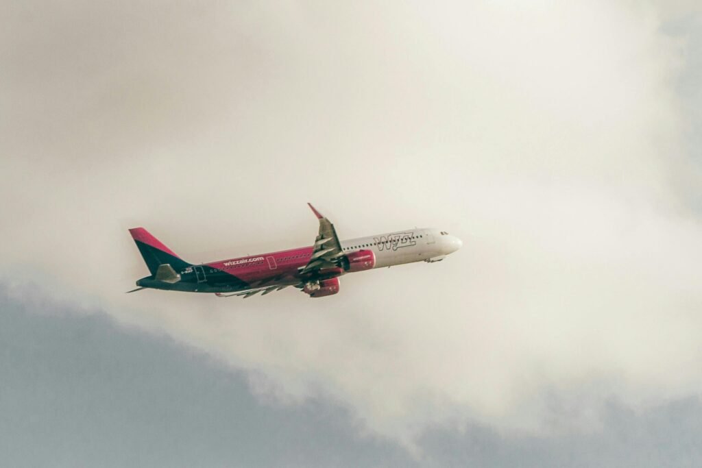 Alertă globală pentru avioanele Airbus A320: Probleme de software cauzate de radiațiile solare. Wizz Air anunță posibile întârzieri