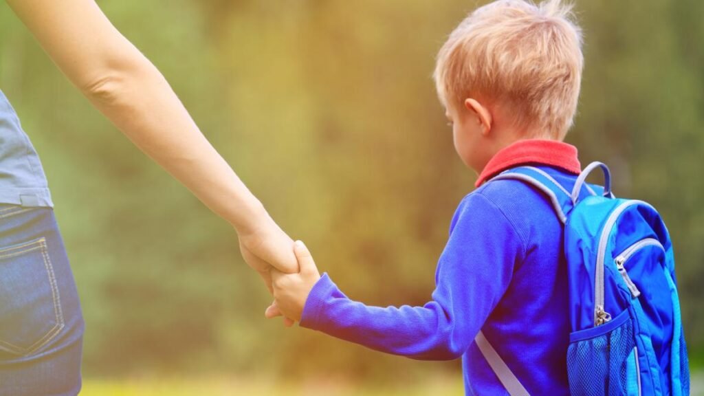 De ce nu e bine să-i întrebăm pe copii cum a fost la școală. 7 întrebări mai bune decât „Cum a fost la școală? ”