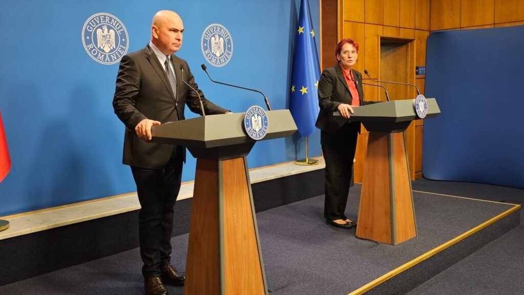 Ilie Bolojan este premier din 23 iunie. Alături de el, Ioana Dogioiu, purtătoarea de cuvânt. Foto: Cristian Otopeanu / Libertatea