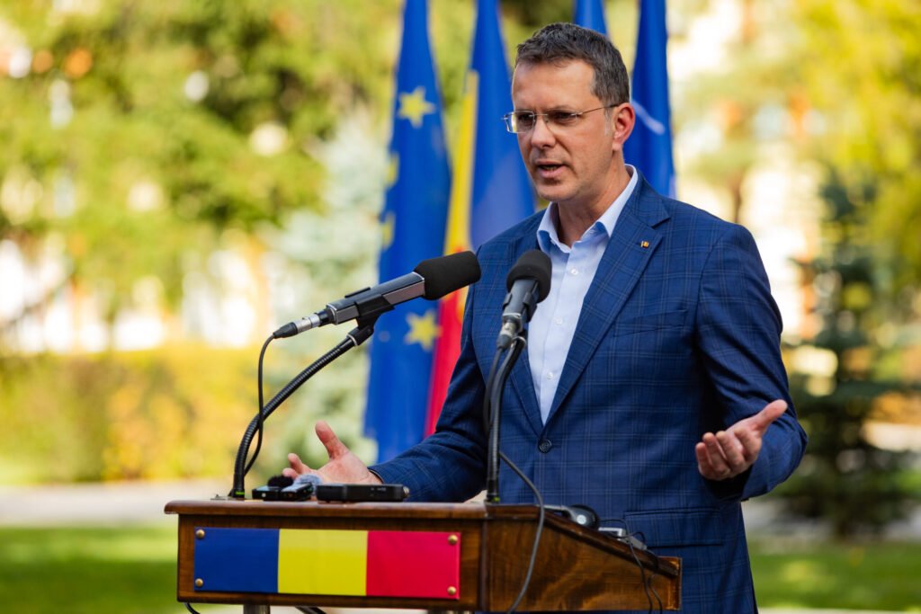 Ionuț Moșteanu has resigned from his position as Minister of Defense