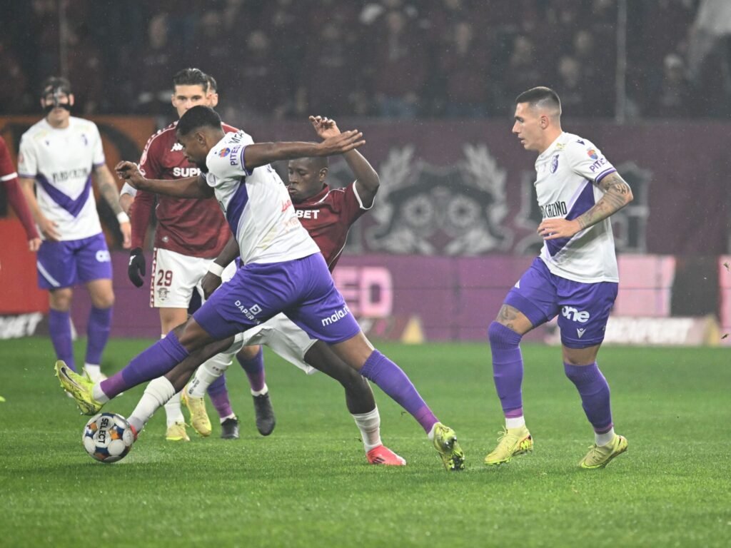 Rapid trece de FC Argeș cu stil și urcă pe locul 1 în Superliga