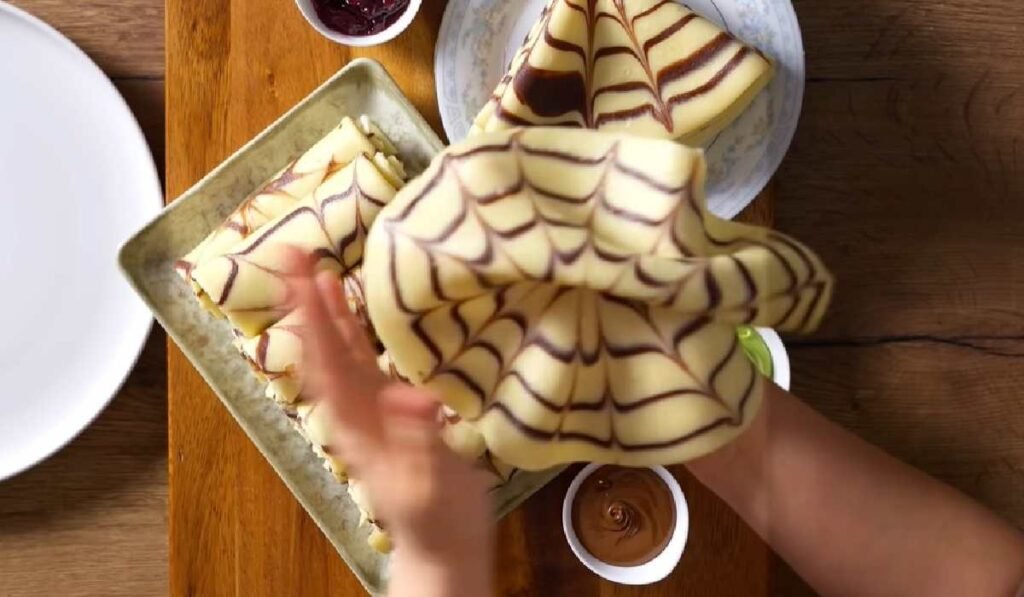 „Fragede și perfecte pentru orice umpluturi” Clătite sub formă de pânză de păianjen