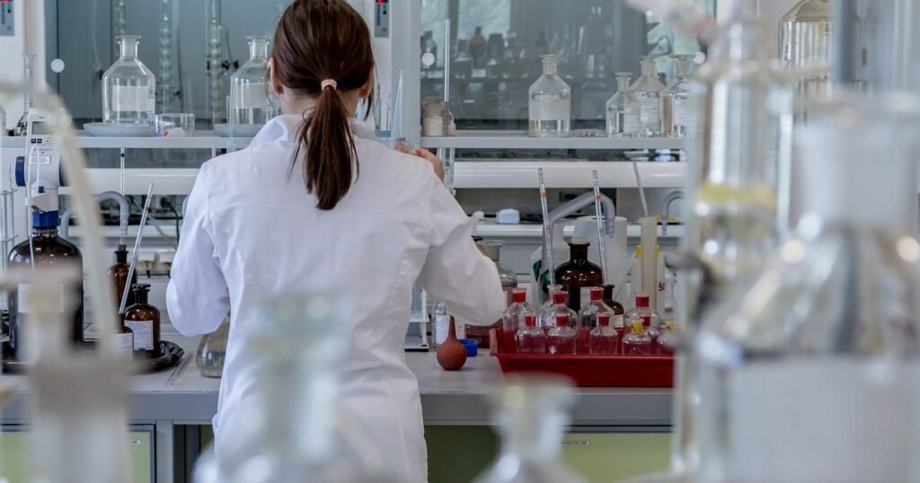 Ce reprezintă ținta 95-95-95, de atins până în 2030. „O criză istorică de finanțare amenință să anuleze decenii de progrese”