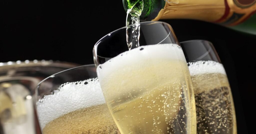 De ce șampania este considerată una dintre cele mai „sănătoase” băuturi alcoolice. Ce spun experții?