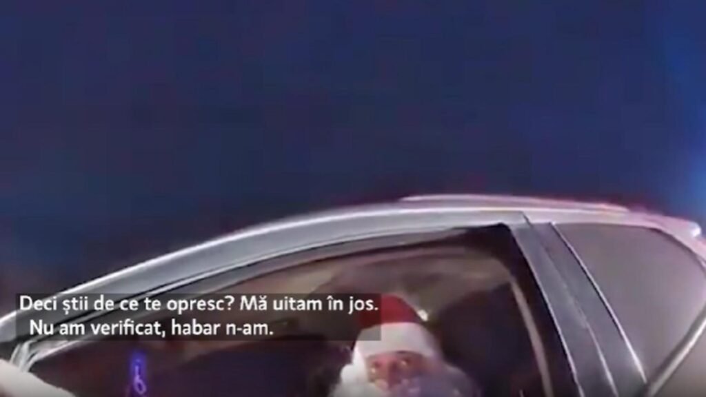 Moș Crăciun și soția, opriți pe dreapta de oamenii legii Moș Crăciun