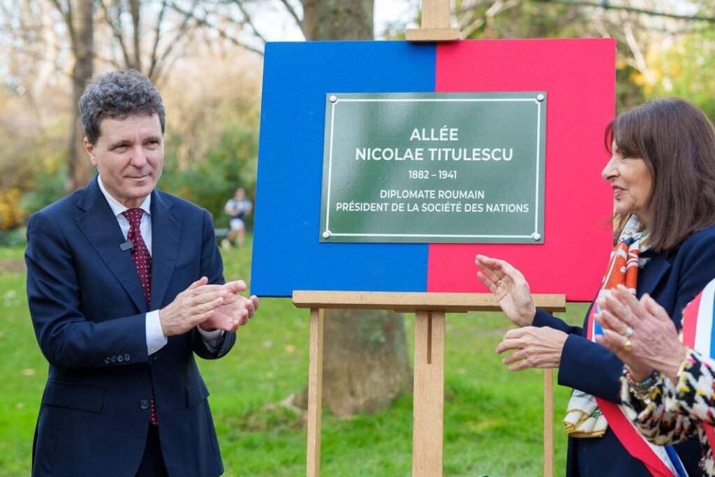 Nicușor Dan, întâlnire cu primarul Parisului. A inaugurat aleea Nicolae Titulescu din Parcul Monceau Nicușor Dan, întâlnire cu primarul Parisului. A inaugurat aleea Nicolae Titulescu din Parcul Monceau