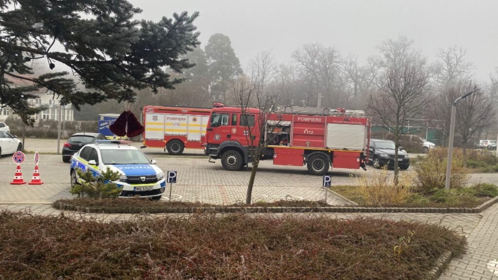Plafonul unui hotel din Sibiu s-a prăbușit peste o piscină