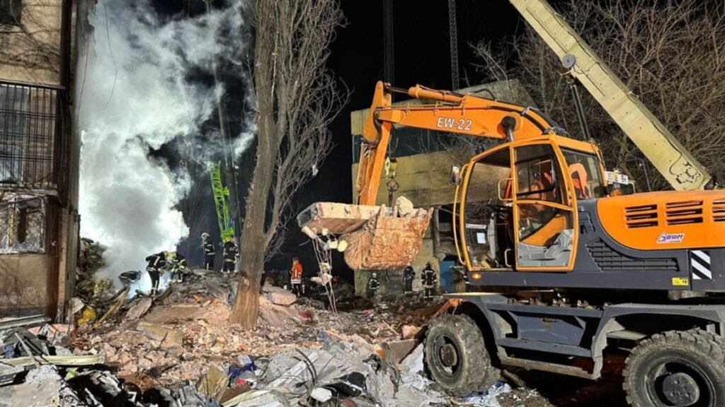 Un bloc de locuințe a fost lovit în plin