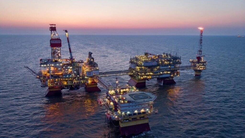 Ucraina atacă din nou instalațiile petroliere rusești din Marea Caspică. Două platforme Lukoil, lovite de drone Platformă Lukoil
