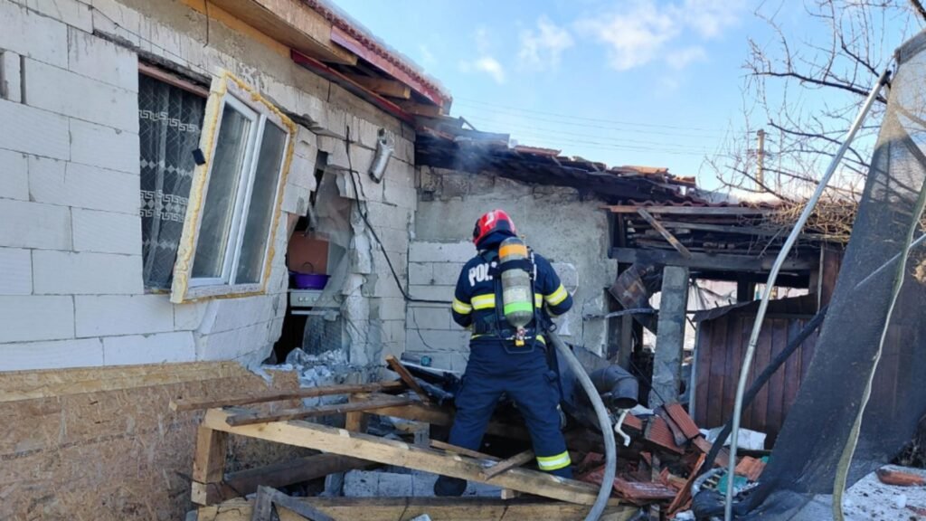 Un bărbat de 53 de ani a murit, după explozia centralei pe lemne.