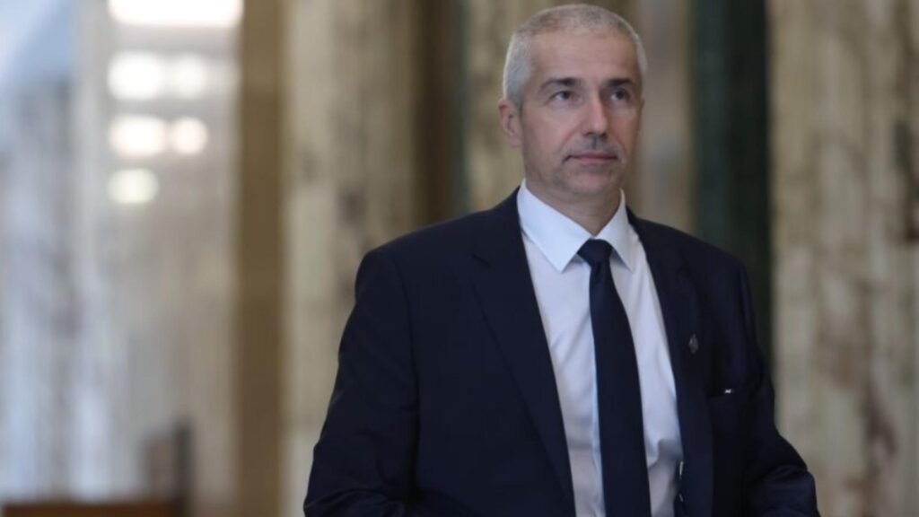 Jurnalista Emilia Șercan a publicat la 5 dimineața un material în care îl acuză pe ministrul justiției Radu Marinescu că a plagiat teza de doctorat