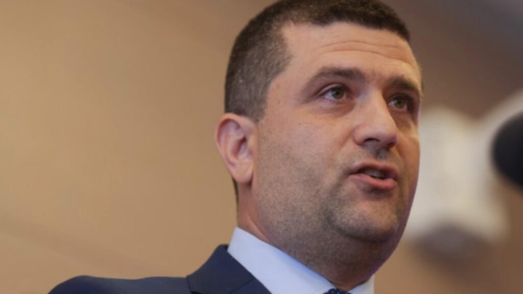 Moțiune simplă împotriva ministrului rezist de la Apărare. Acuzații dure la adresa lui Radu Miruță.