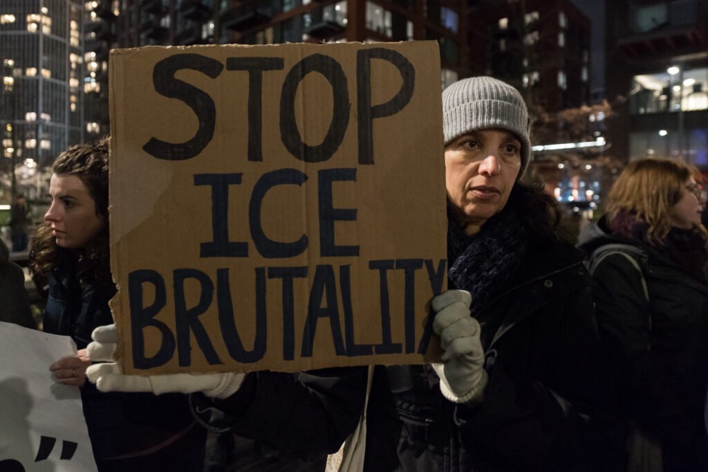 Minnesota va da în judecată guvernul federal. Acțiunea, după ce o femeie a fost împușcată mortal de un agent ICE în Minneapolis