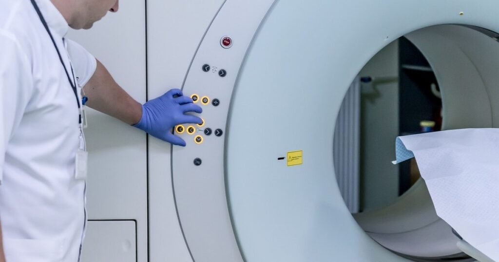 Navigarea prin haosul din sistemul medical: Ar putea o hartă interactivă a spitalelor cu RMN și CT să elimine cozile și incertitudinea?