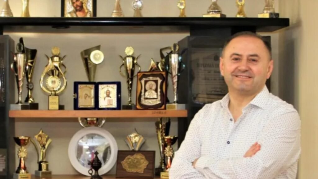 Noi evoluții în dosarul care zguduie puterea. Procesul lui Fănel Bogos ia o altă turnură după ultima înfățișare Bogos voia să-l schimbe pe seful local al ANSVSA (foto: Vanbet)