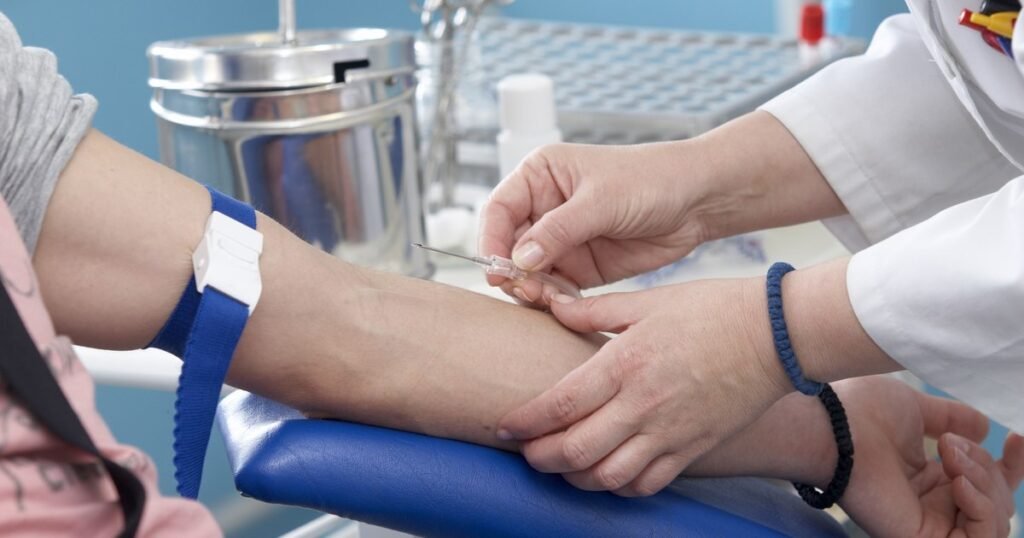 Pacienții pot face analize decontate oricând, nu doar la începutul lunii: CNAS modifică regulile Pacienții pot face analize decontate oricând, nu doar la începutul lunii: CNAS modifică regulile