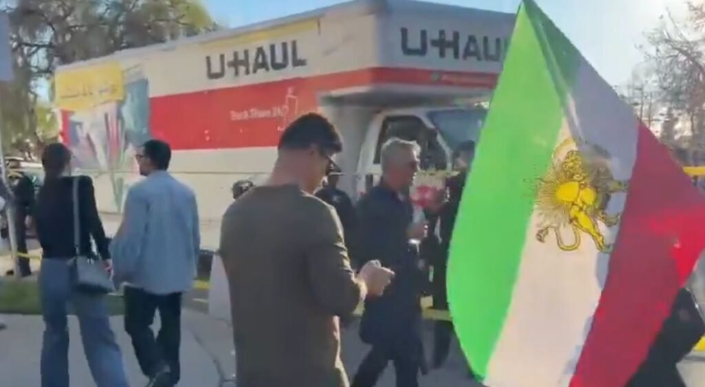 VIDEO Teroare în L.A. Un camion a intrat în plin într-o mulţime de protestatari anti-Iran