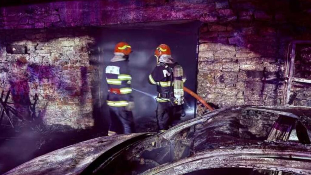 Incendiu puternic la Buimăceni, în județul Botoșani: depozit, service auto și vopsitorie, cuprinse de flăcări