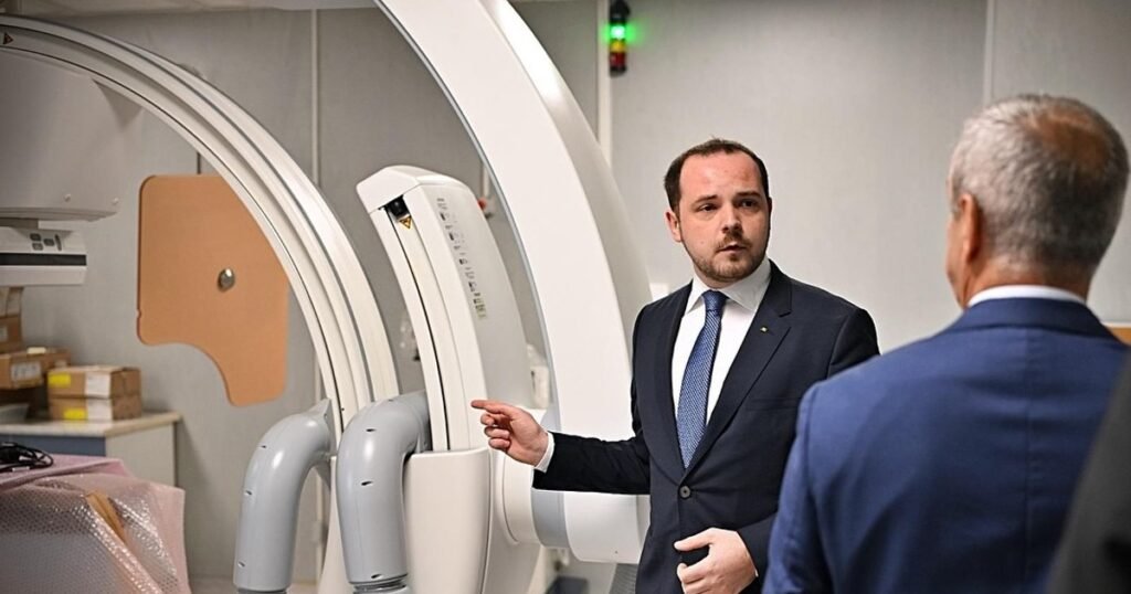 Angajații din spitale şi serviciile de ambulanţă scapă de tăierile de 10%. Rogobete: „Ar fi însemnat un nou exod din sistem” Angajații din spitale şi serviciile de ambulanţă scapă de tăierile de 10%. Rogobete: „Ar fi însemnat un nou exod din sistem”