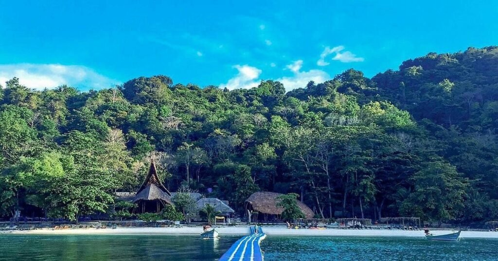 Cea mai aglomerată destinație de vacanță din lume: are 118 turiști la un localnic. Este căutată și de români Cea mai aglomerată destinație de vacanță din lume: are 118 turiști la un localnic. Este căutată și de români