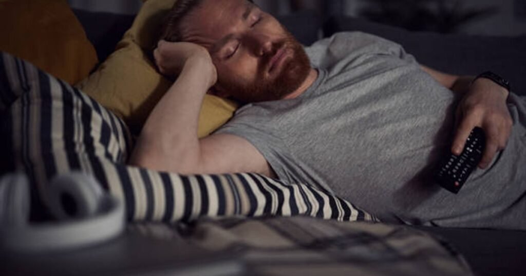 Cei care stau treji până târziu noaptea prezintă un risc mai mare de boli cardiovasculare Cei care stau treji până târziu noaptea prezintă un risc mai mare de boli cardiovasculare