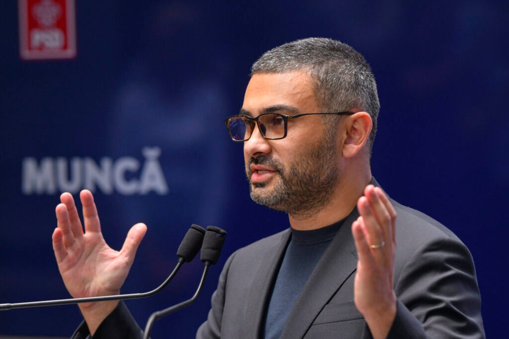 Florin Manole asigură că își dă demisia dacă legea salarizării nu intră în consultări până în aprilie Florin Manole asigură că își dă demisia dacă legea salarizării nu intră în consultări până în aprilie