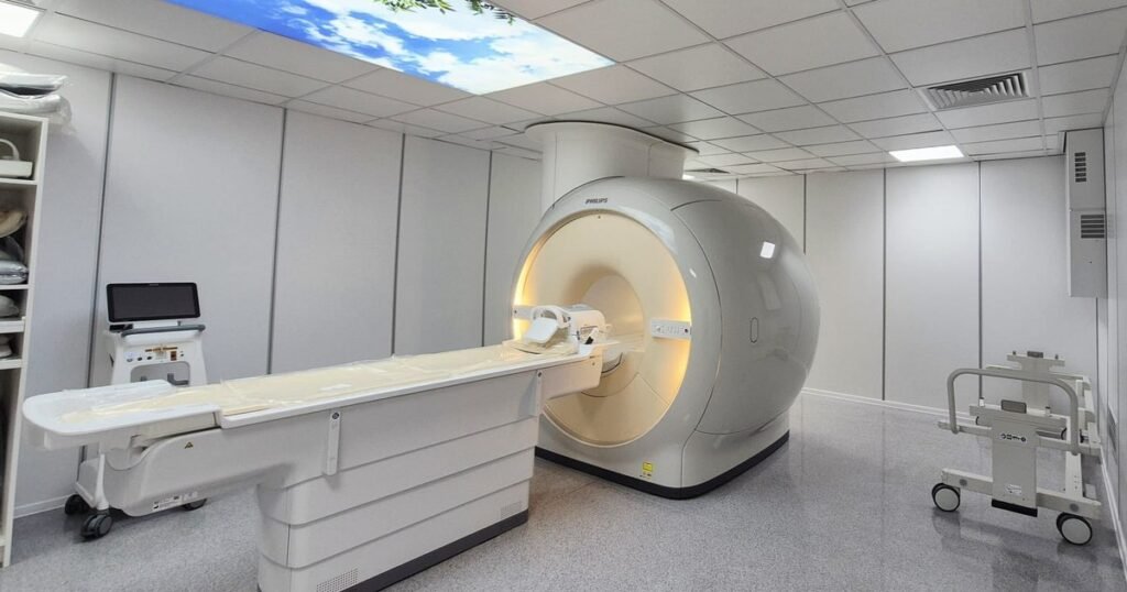 Radioterapie la 12 metri sub pământ: Ce spune managerul Spitalului Universitar despre buncărul blindat pentru tratamente oncologice Radioterapie la 12 metri sub pământ: Ce spune managerul Spitalului Universitar despre buncărul blindat pentru tratamente oncologice