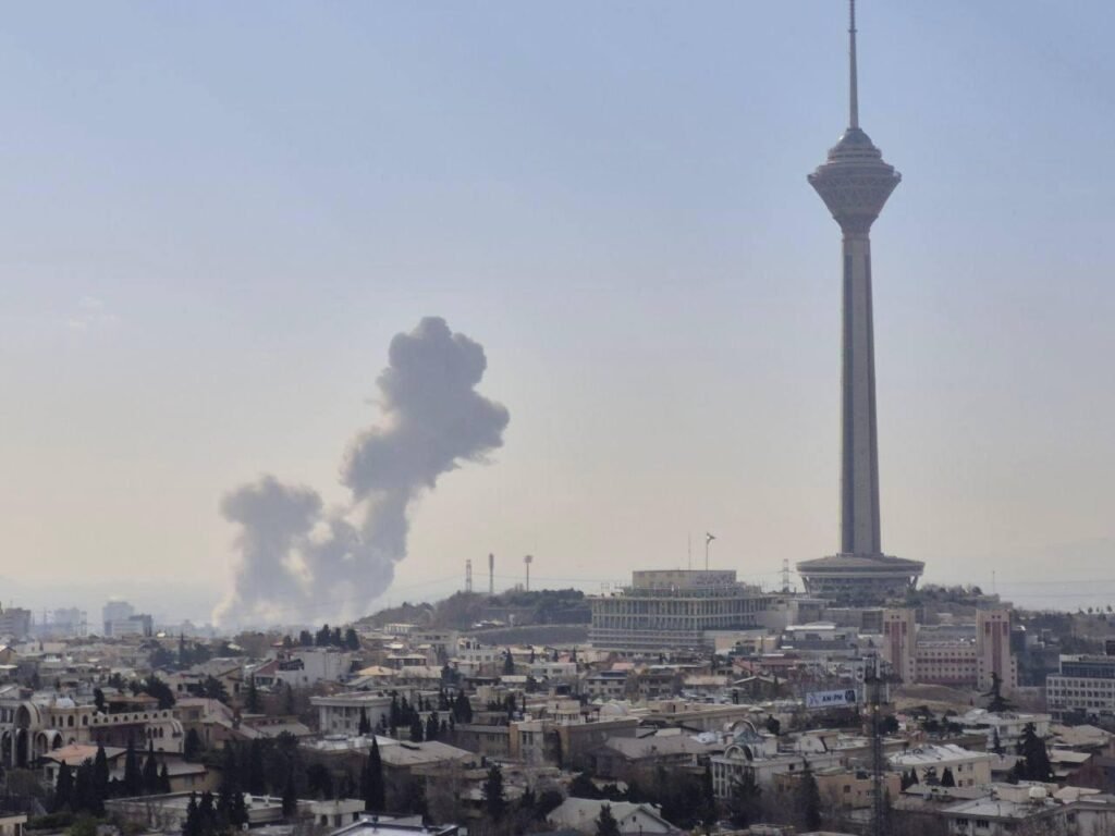 SUA și Israel atacă Iranul. Trump anunță o „operațiune majoră” prin care va distruge capacitățile militare și nucleare ale Iranului SUA și Israel atacă Iranul. Trump anunță o „operațiune majoră” prin care va distruge capacitățile militare și nucleare ale Iranului