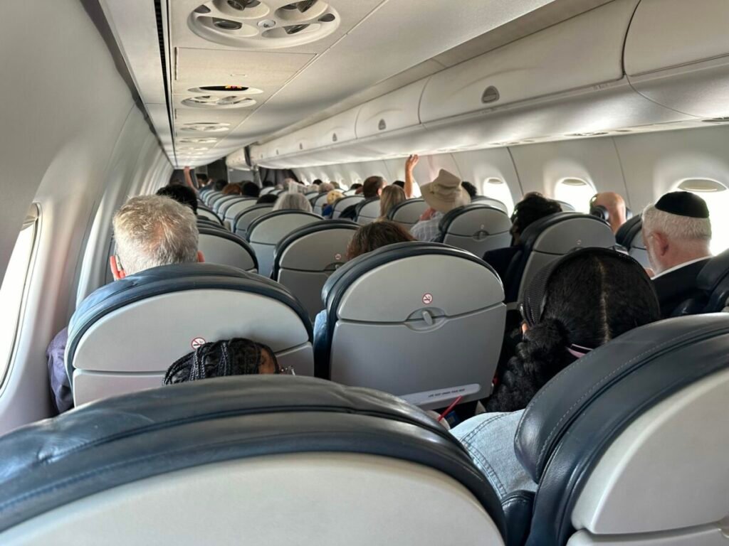 Sfaturile soției unui pilot de avion. Ce haine nu trebuie să poarte pasagerii în timpul zborurilor