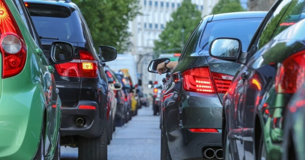 Zgomotul traficului pe timp de noapte ar putea crește colesterolul, arată un nou studiu european