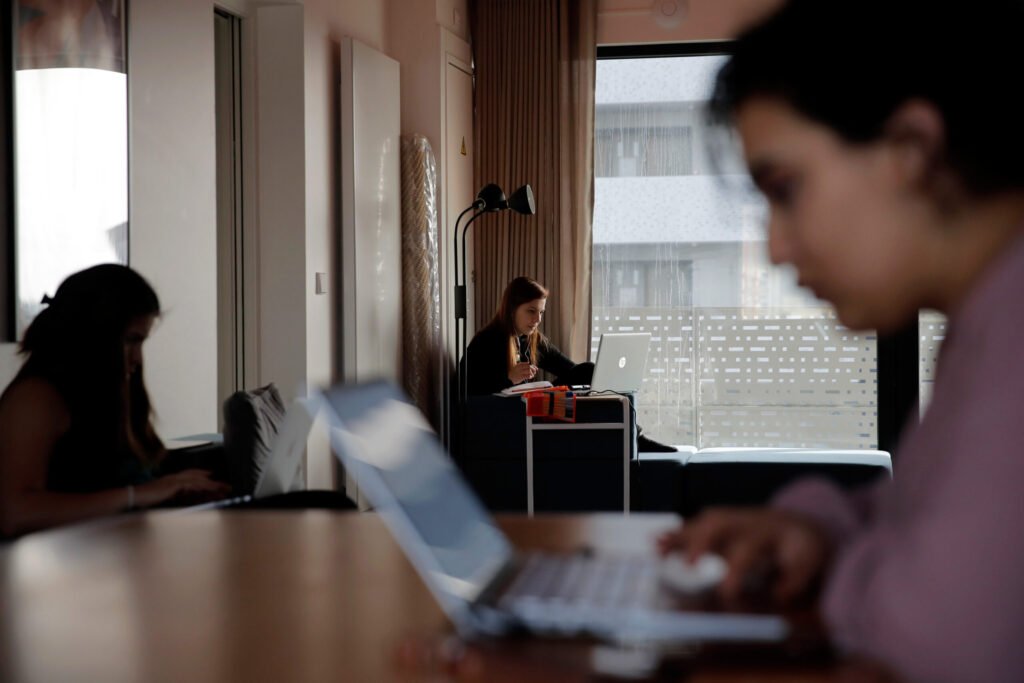 specializare unică nu mai ajunge. Clienţii cer full-stack şi competenţe AI specializare unică nu mai ajunge. Clienţii cer full-stack şi competenţe AI