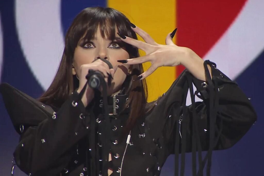 Alexandra Căpitănescu reprezintă România la Eurovision 2026. A câştigat selecţia națională cu piesa „Choke Me”. Alexandra Căpitănescu reprezintă România la Eurovision 2026. A câştigat selecţia națională cu piesa „Choke Me".