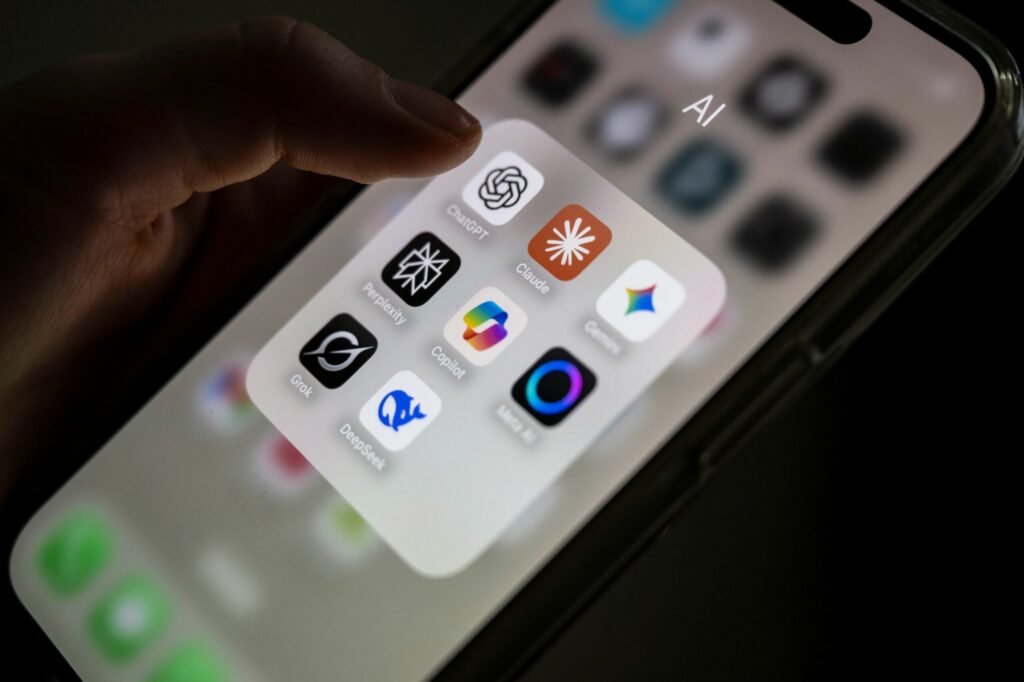 Cum reacționează utilizatorii ChatGPT după acordul OpenAI cu Pentagonul Cum reacționează utilizatorii ChatGPT după acordul OpenAI cu Pentagonul