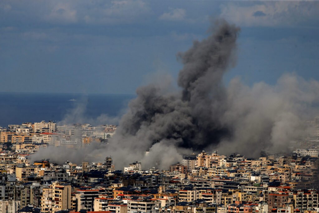 Israel lansează noi atacuri asupra infrastructurii Hezbollah din Beirut