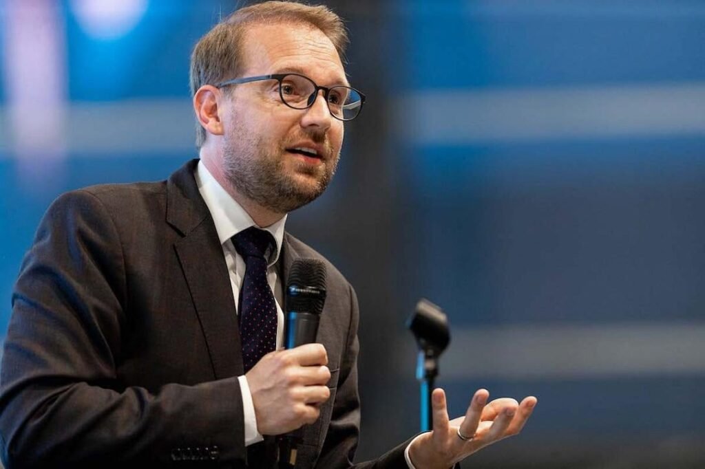 Nu ieșim de la guvernare