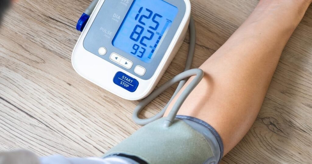 Cardiologul spune ce se întâmplă cu tensiunea arterială în perioadele de stres intens: „Corpul rămâne în stare de luptă sau fugă”