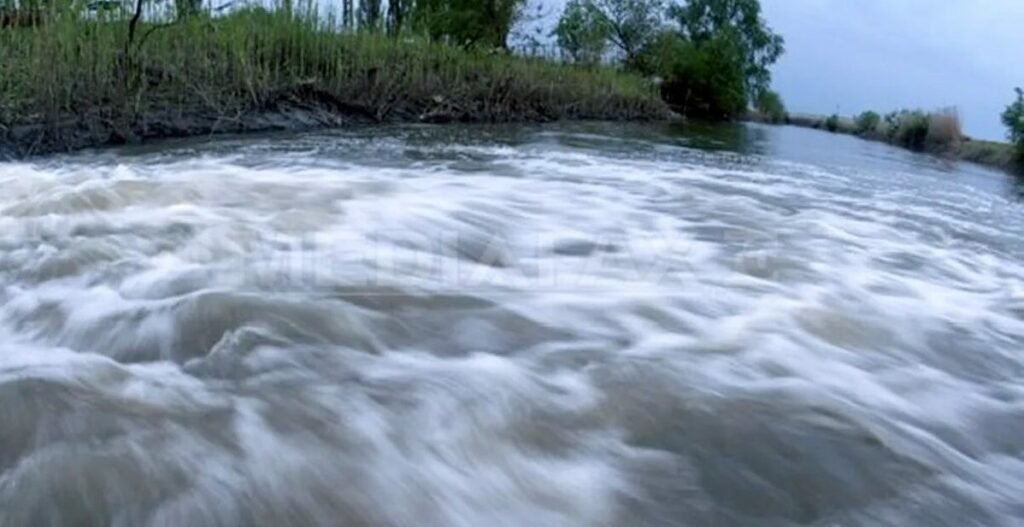 Cod portocaliu de inundații pentru râuri din cinci județe