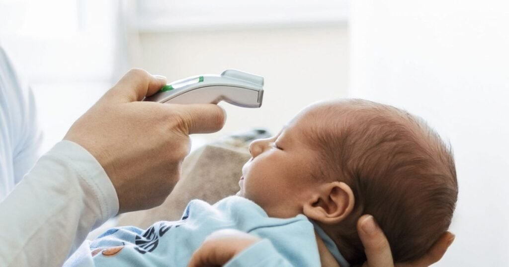 Facem sau nu baie copiilor când sunt răciți? Medicul Mihai Craiu spulberă unul dintre cele mai populare mituri Facem sau nu baie copiilor când sunt răciți? Medicul Mihai Craiu spulberă unul dintre cele mai populare mituri